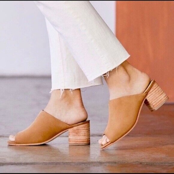 NISOLO Open-Toe Paloma Mules Heeled Sandals in Sand - Picture 2 of 14